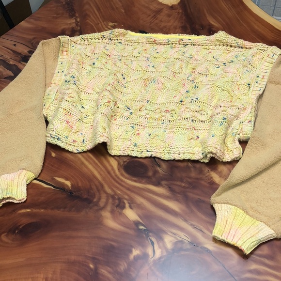 Free People Honey Cable Fleece Sleeve Crop Sweater - Picture 4 of 8